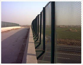 公路守护者 金属护栏板的安全之道